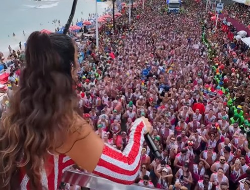 Detalhe em bloco de Ivete Sangalo gera debate sobre desigualdade social