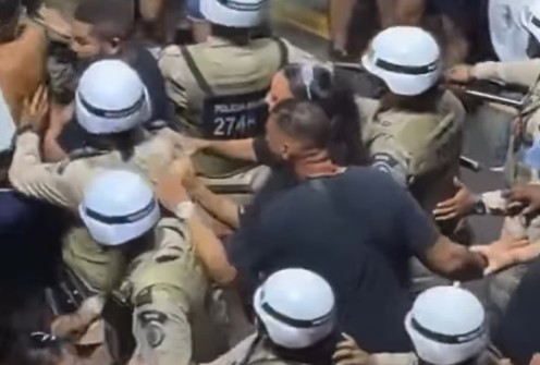 A reação de Ivete Sangalo após foliões serem empurrados por policiais
