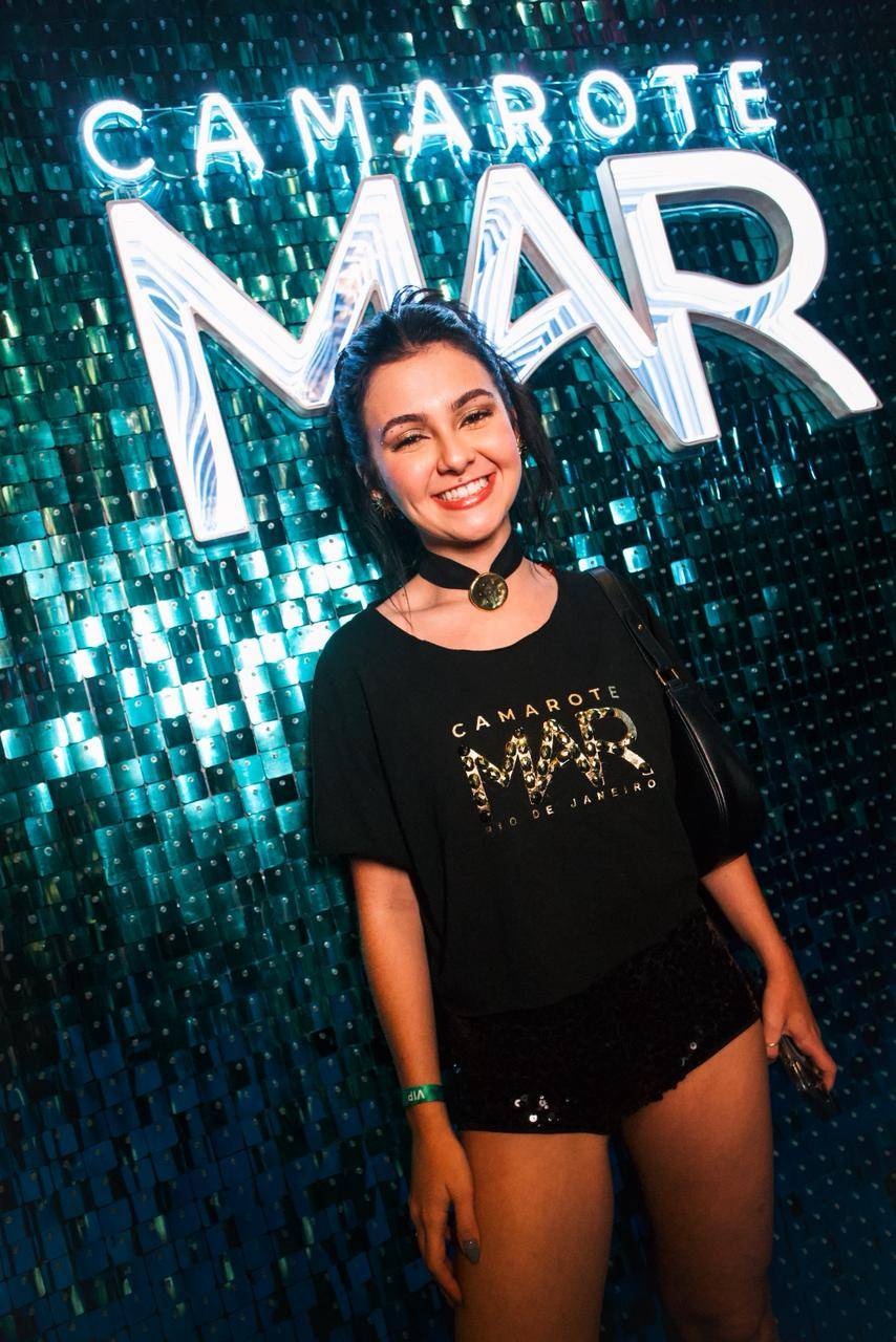 Klara Castanho fala sobre namoro e viver adolescente nos cinemas