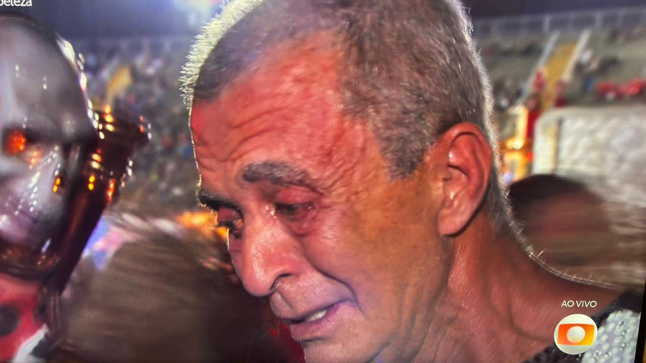 Desempregado no Carnaval, Paulo Barros chora ao desfilar pela Viradouro