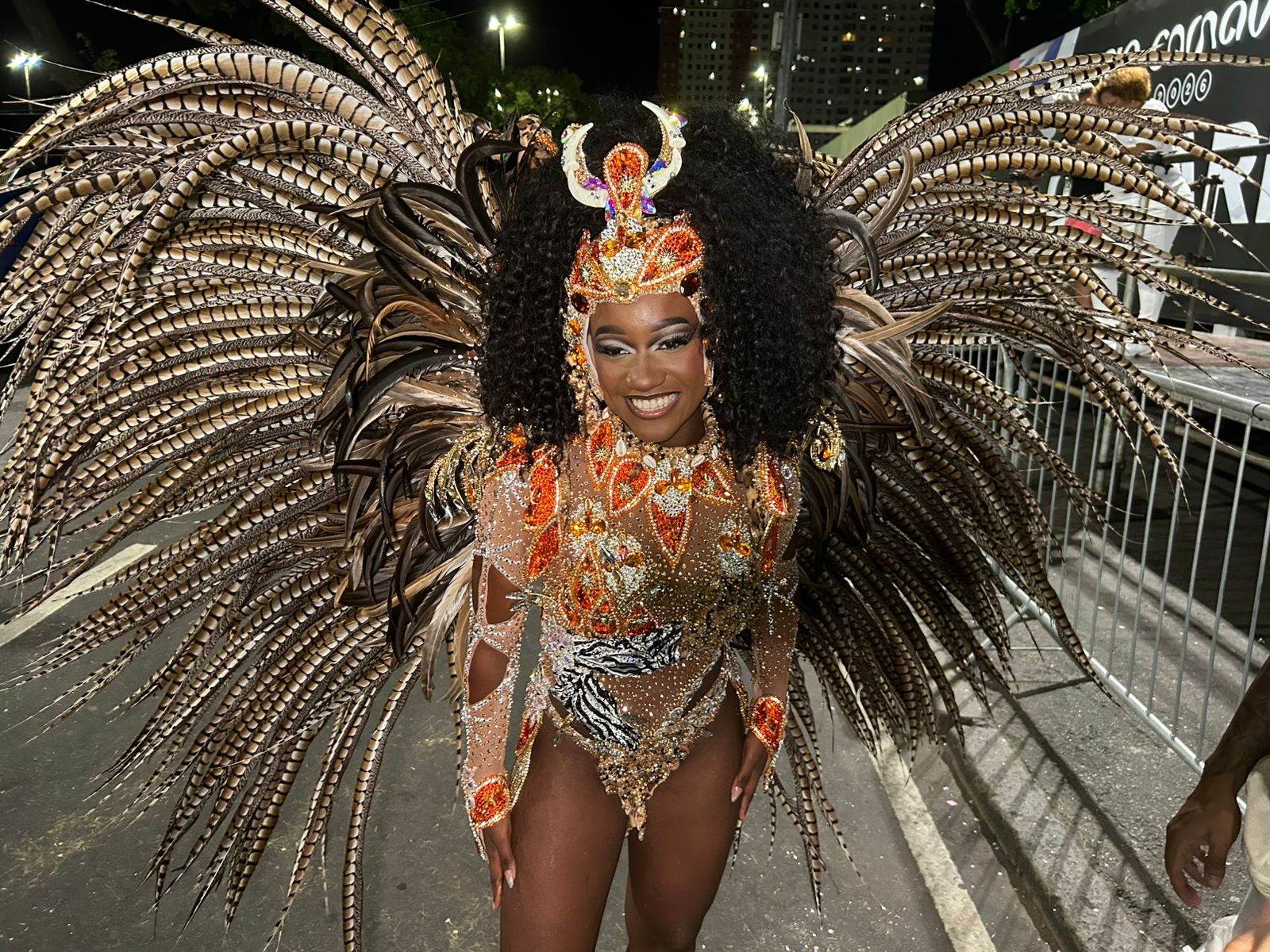 O retorno de Lorena Raissa, rainha da Beija-Flor, após gravidez