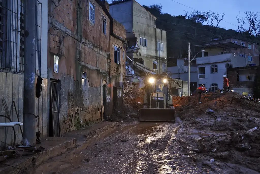 Sobe o número de mortos após chuvas em Minas Gerais