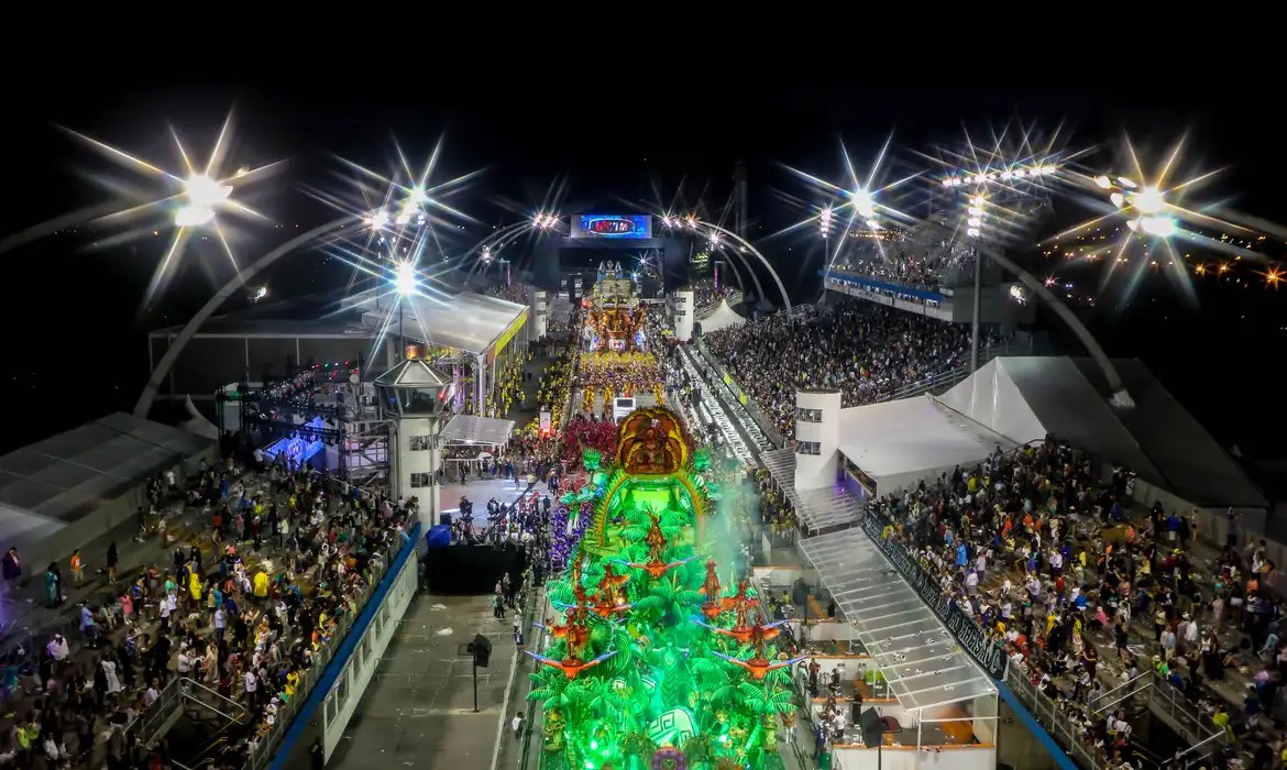 Uso do 5G no Carnaval de SP equivale a 800 mil fotos tiradas em alta resolução, diz TIM