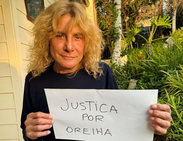 Steven Adler pede justi&ccedil;a pelo c&atilde;o Orelha
