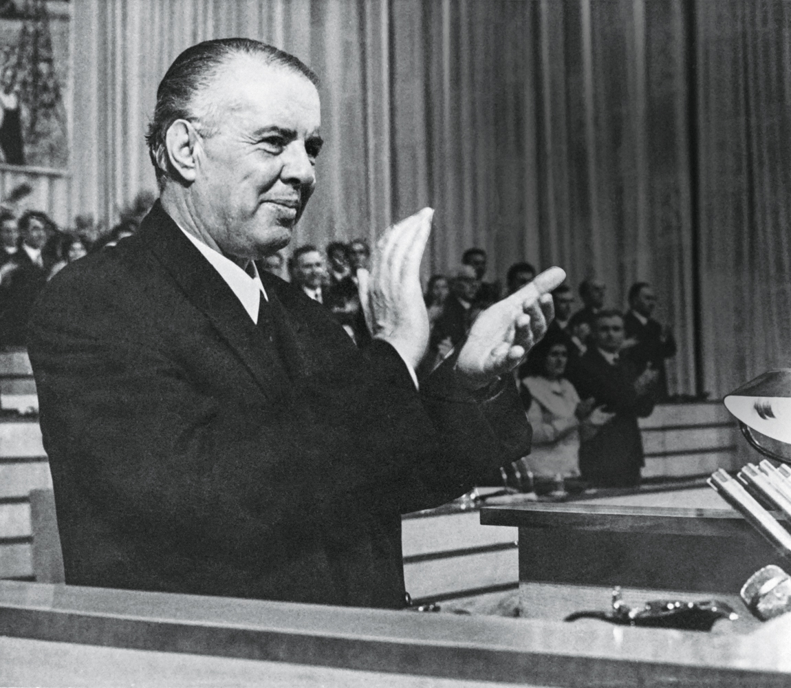 HIST&Oacute;RIA -&ensp;O ditador Enver Hoxha: adorado pelo brasileiro Jo&atilde;o Amazonas, do Partido Comunista do Brasil