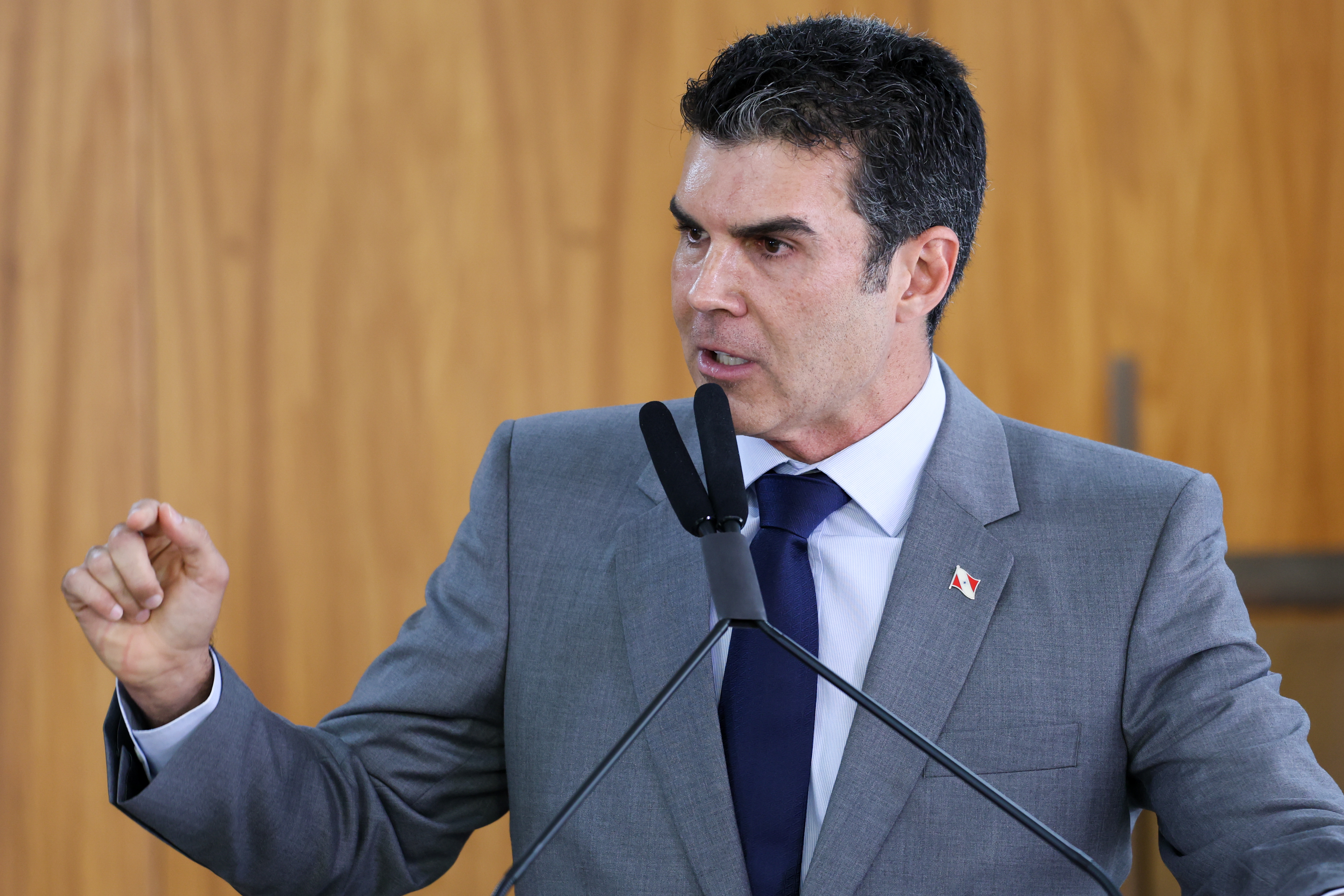 Helder Barbalho exonera servidor preso pela PF em operação que apreendeu R$ 500 mil