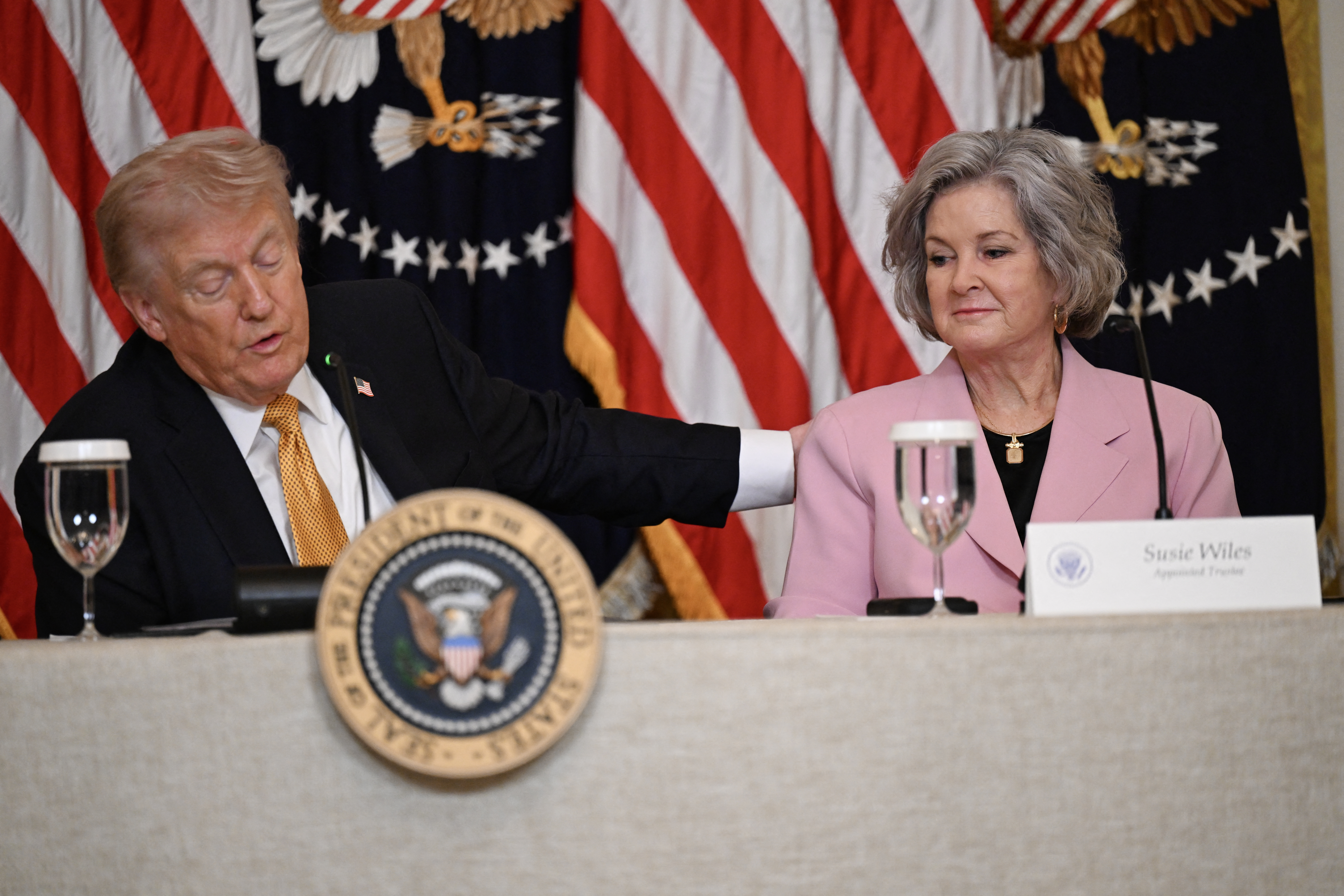 Chefe de gabinete de Trump, ‘dama de gelo’ é diagnosticada com câncer de mama
