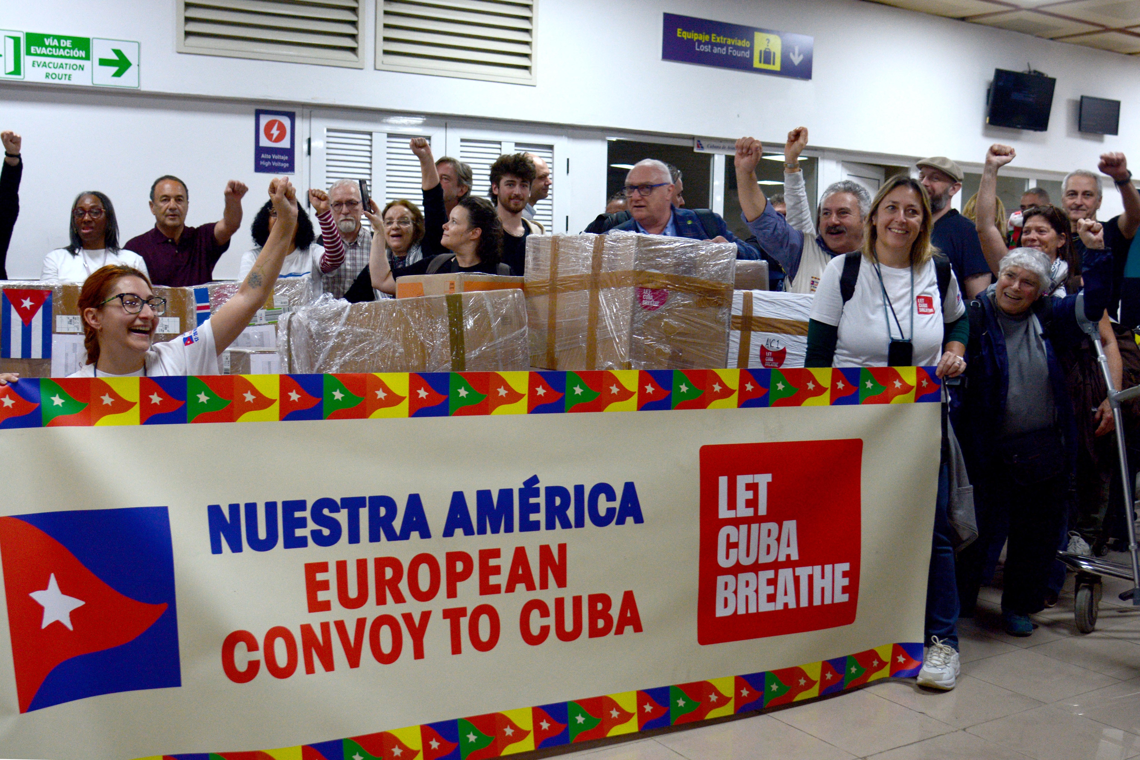 Com ativistas e políticos brasileiros, caravana humanitária chega a Cuba em meio a crise