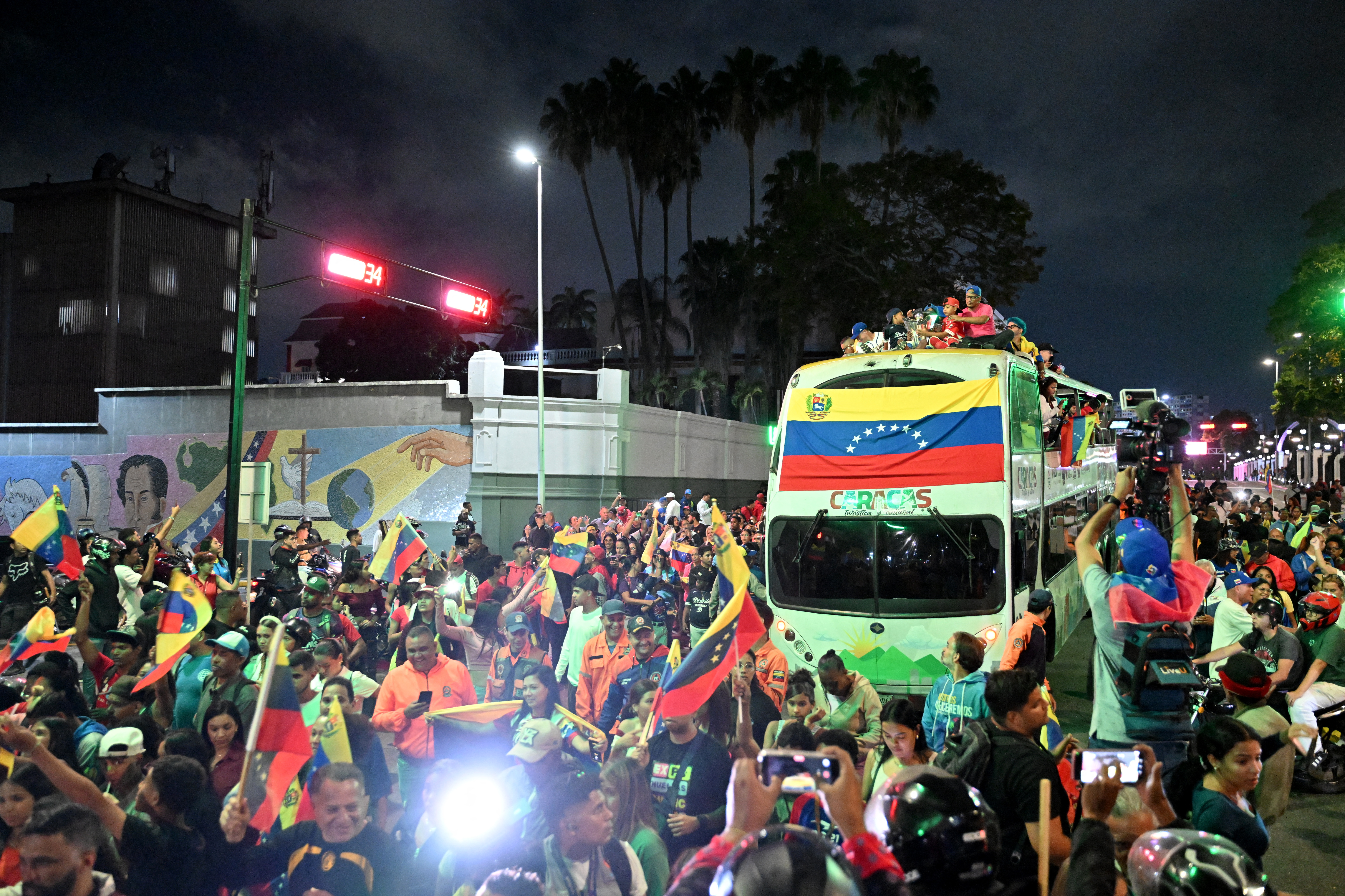 Venezuelanos comemoram título mundial de beisebol nas ruas de Caracas