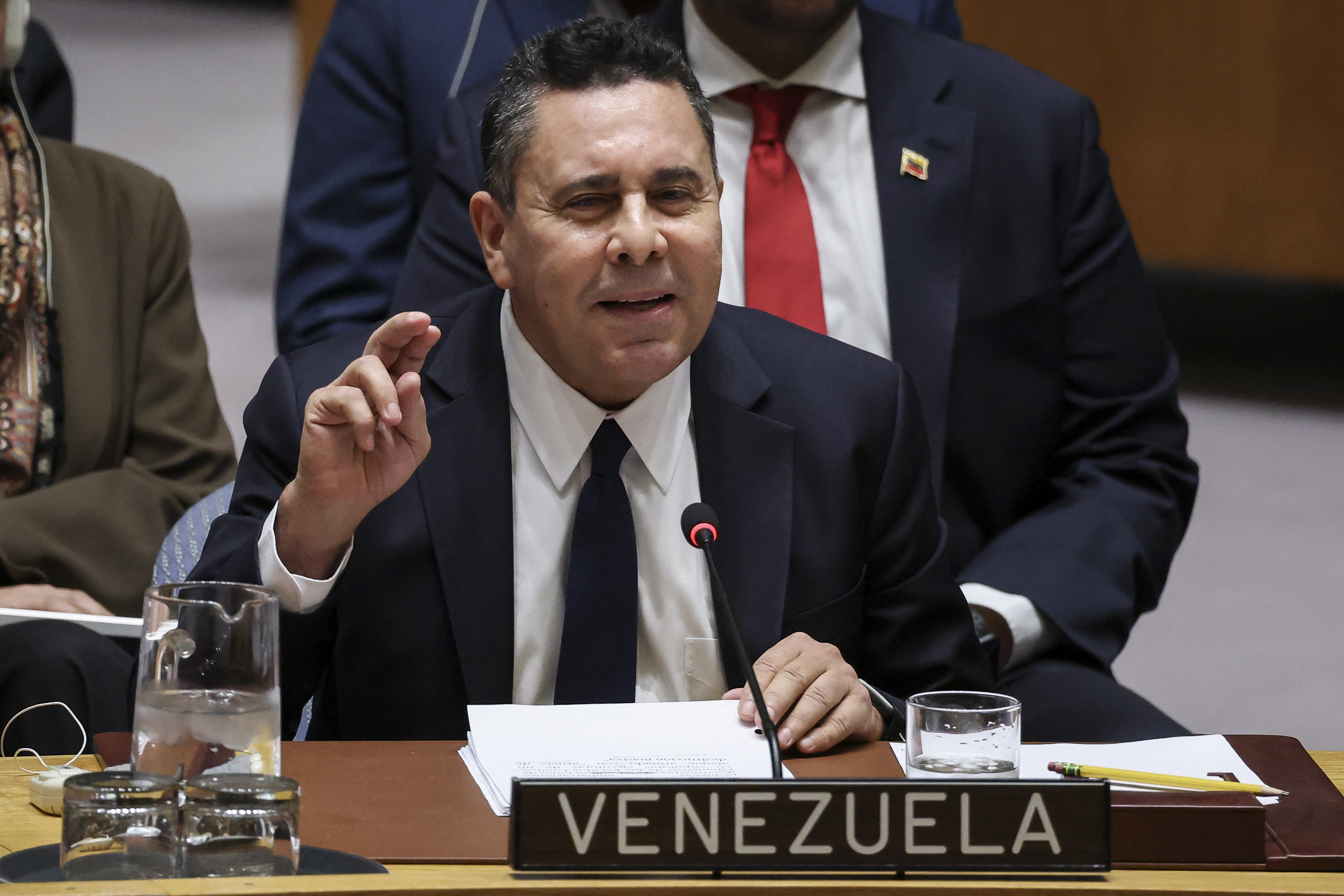 Em dança das cadeiras, presidente da Venezuela destitui embaixador de Maduro na ONU