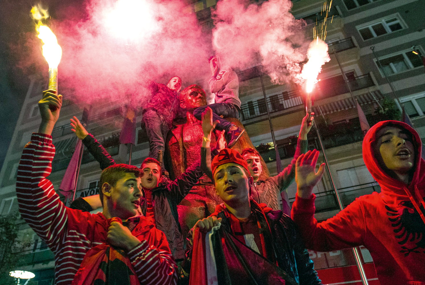 CARINHO -&ensp;Torcida que canta, vibra e abra&ccedil;a: entusiasmo pelos feitos do time