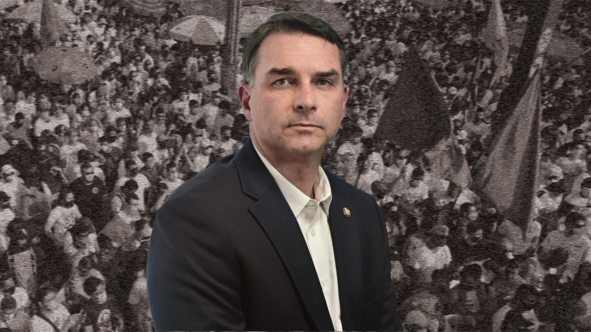 Versão 'moderada' de Flávio Bolsonaro encomenda primeira crise com direita