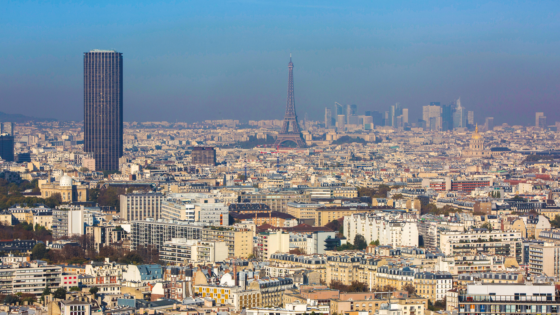 Estranho no ninho, arranha-céu odiado pelos parisienses tenta se reabilitar