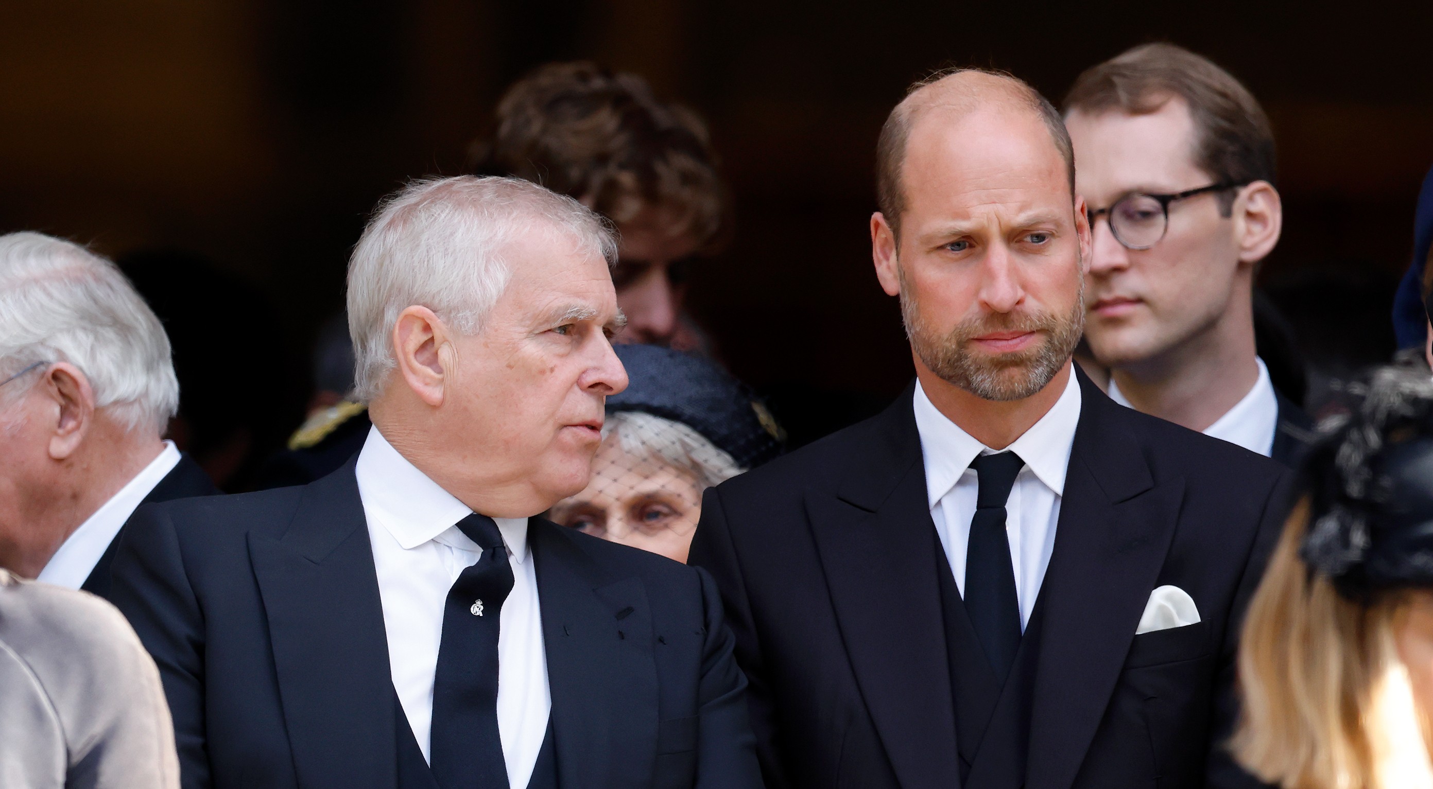O pedido que ex-príncipe Andrew teria feito a William meses antes de prisão