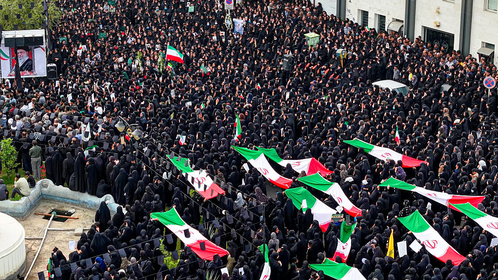 O povo iraniano ‘é pacífico’, mas o regime dos aiatolás, não, diz especialista