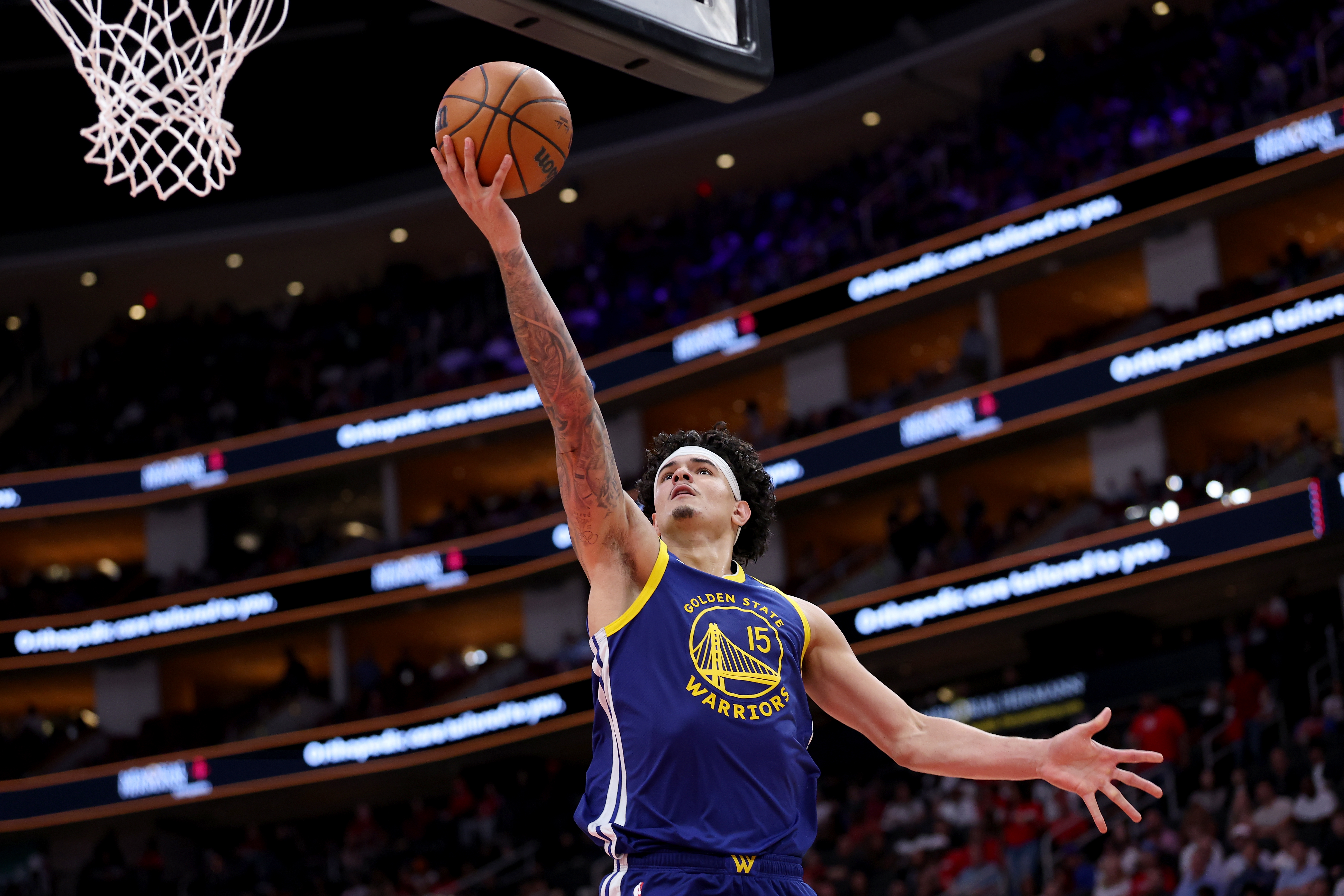Gui Santos deixa Kevin Durant no chão em vitória dos Warriors; veja vídeo