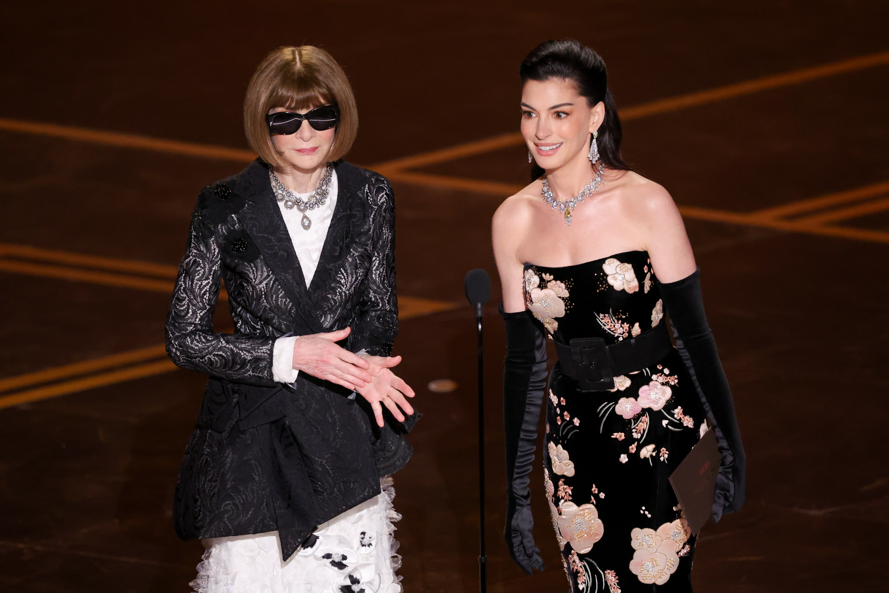 Anne Hathaway e Anna Wintour recriam ‘O Diabo Veste Prada’ no Oscar 2026