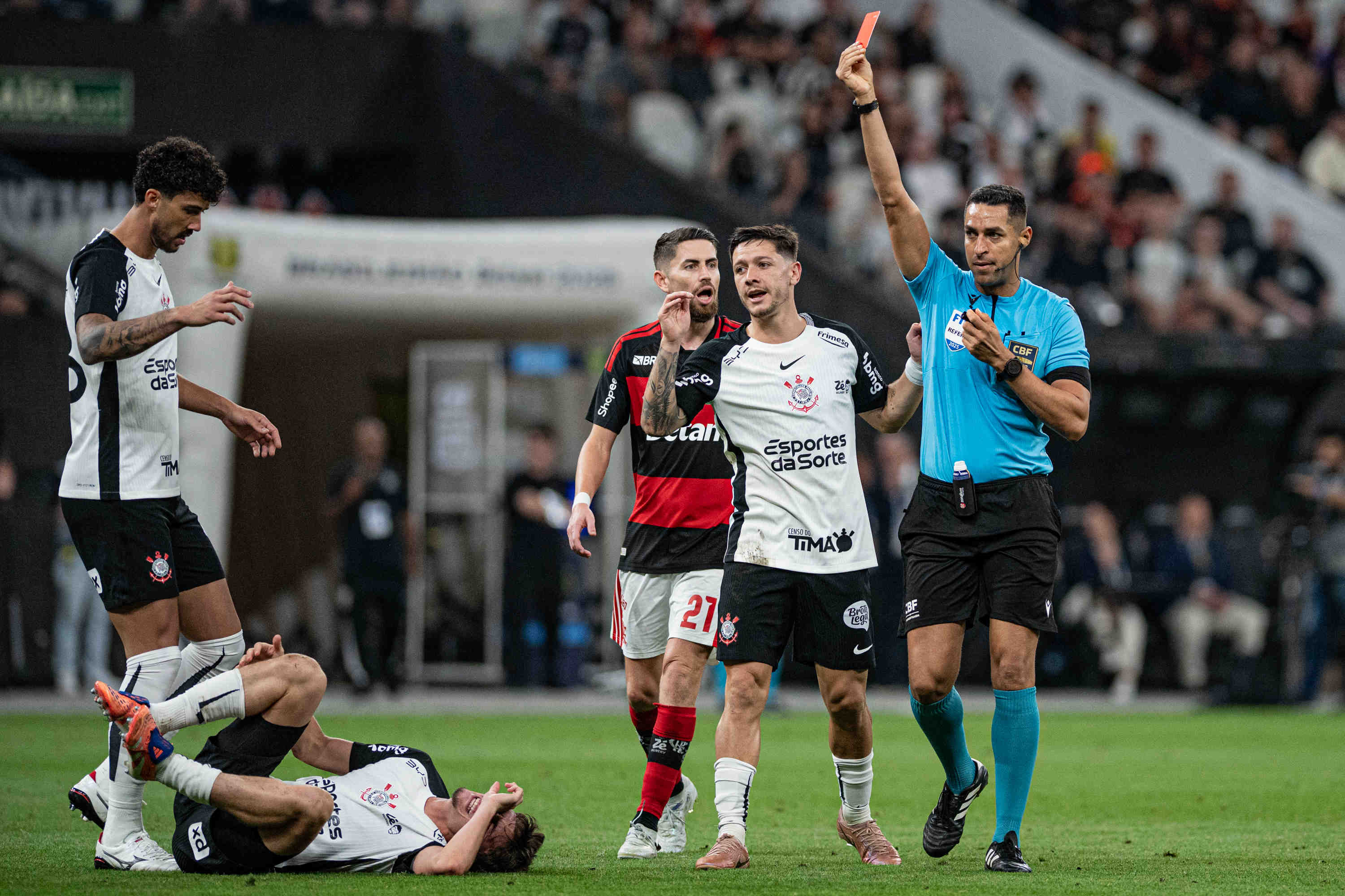 A repercussão negativa dos erros da arbitragem em Corinthians x Flamengo