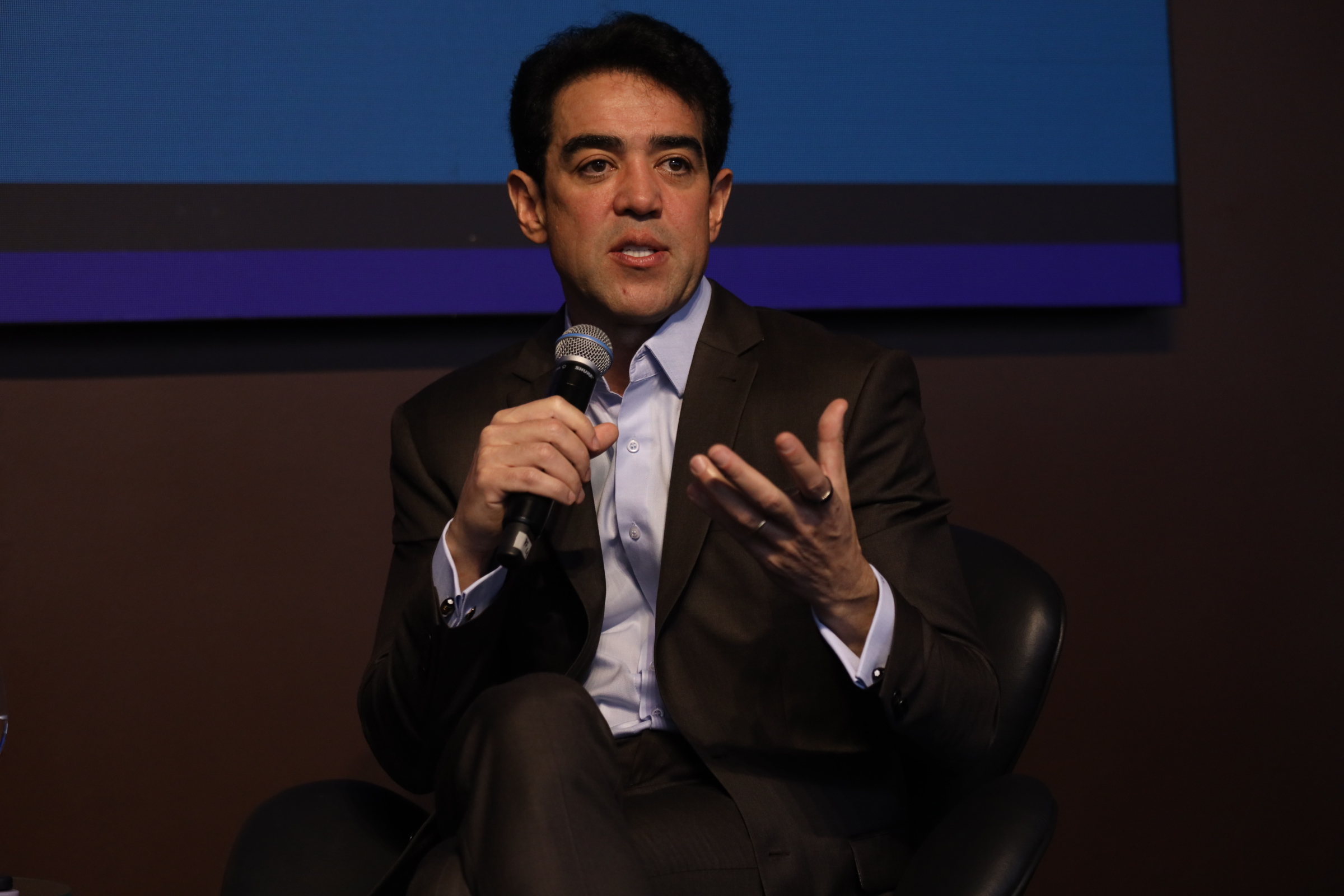 Investimentos em infraestrutura foram tomados por emendas parlamentares e acabam parados, diz ministro do TCU