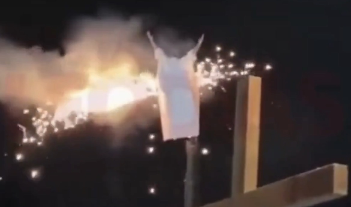 Figurino de Henri Castelli pega fogo em encenação da ‘Paixão de Cristo’