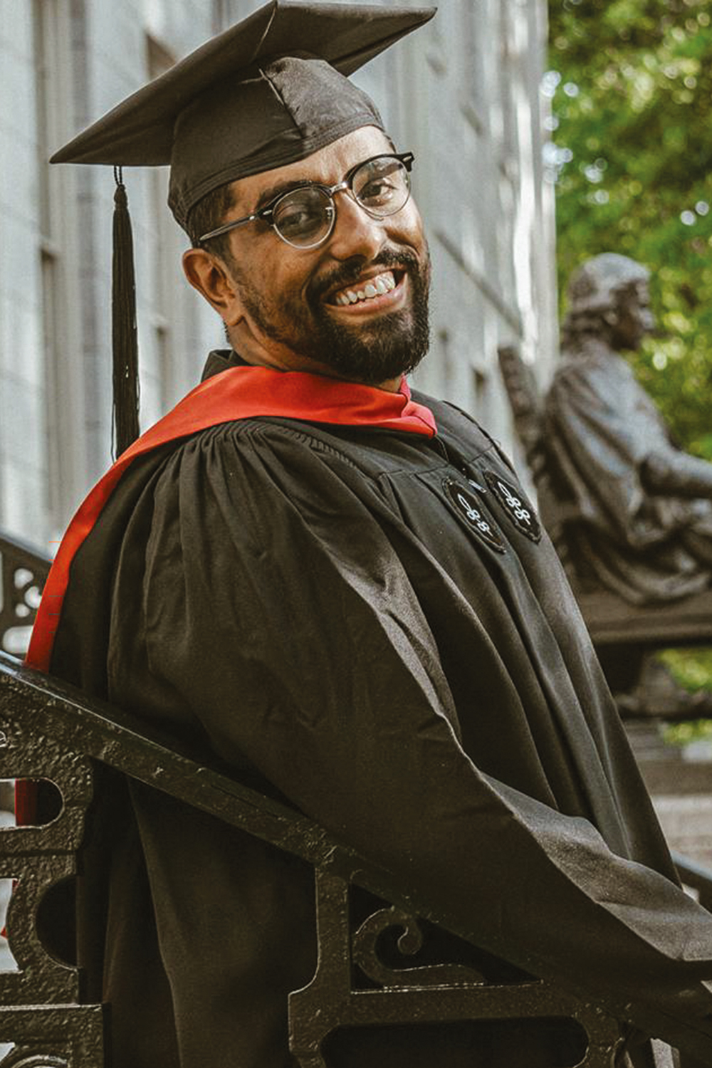 DA FEIRA PARA HARVARD - Feirante na adolesc&ecirc;ncia, Andr&eacute; Menezes, 37, acordava de madrugada para montar a barraca de frutas. &ldquo;S&oacute; conseguia estudar &agrave; noite e me dedicava ao ingl&ecirc;s&rdquo;, diz ele, que se apaixonou por tecnologia e fez p&oacute;s-gradua&ccedil;&atilde;o na &aacute;rea em Harvard.