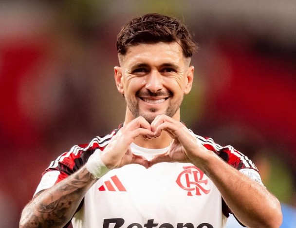 Copa do Mundo: Uruguai atualiza situação de meia do Flamengo