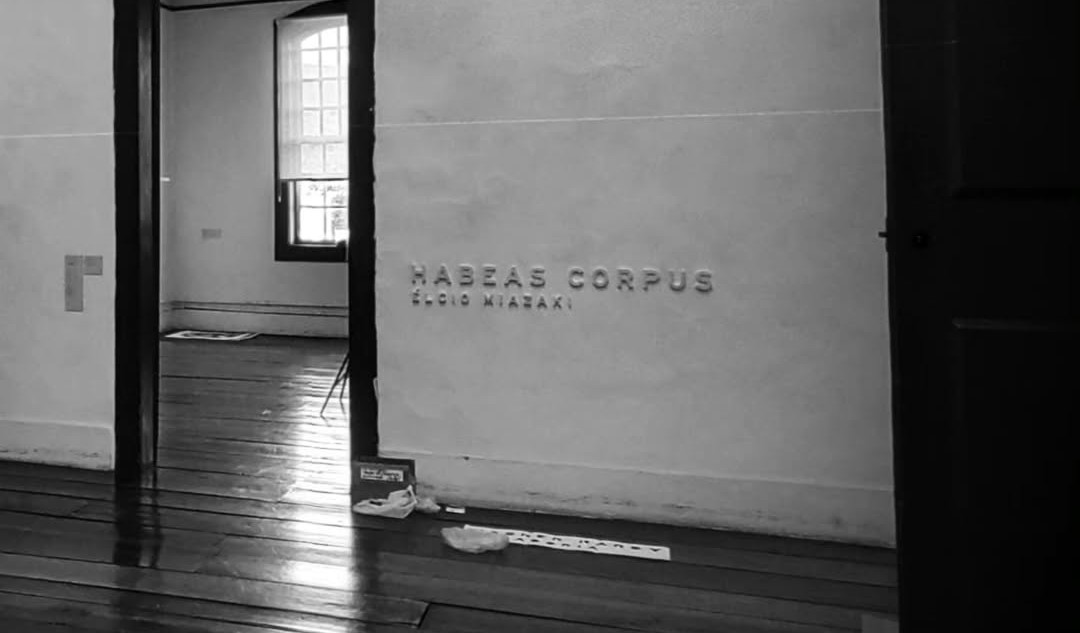 Governo de Minas Gerais censura exposição de arte com nudez e ditadura