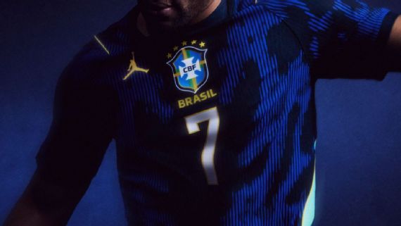 Torcedores identificam mensagem escondida em padrão da camisa número dois da seleção brasileira