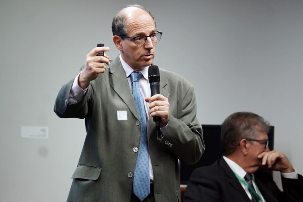 Brasil terá menos crianças e pode rever gasto com educação, diz economista