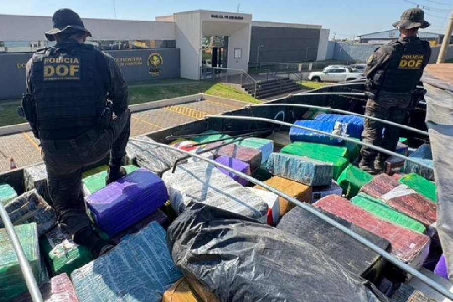 PF apreende mais de 11 toneladas de maconha escondida em soja na fronteira com o Paraguai