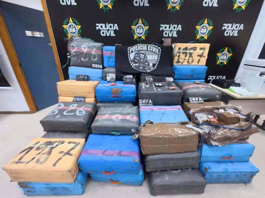 Polícia apreende duas toneladas de haxixe avaliadas em R$100 milhões em casa de luxo no Rio