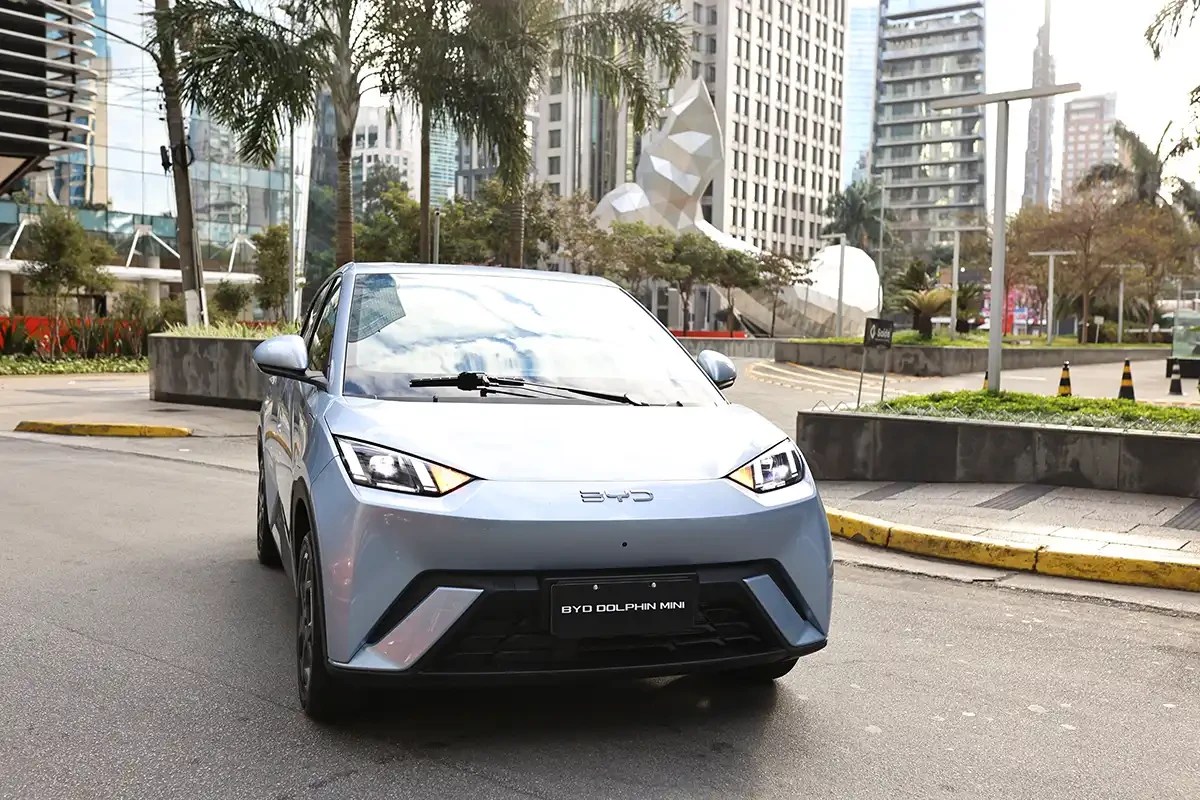 Carro elétrico lidera o ranking mensal de vendas no Brasil pela primeira vez