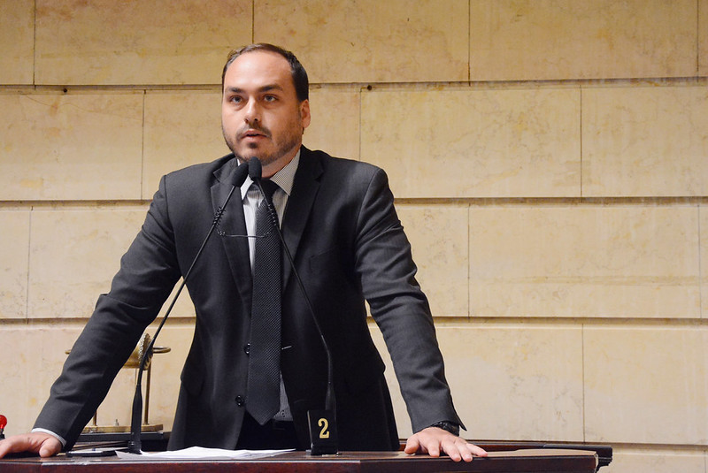 Como fica Carlos Bolsonaro, após decisão de Moraes no caso Abin Paralela