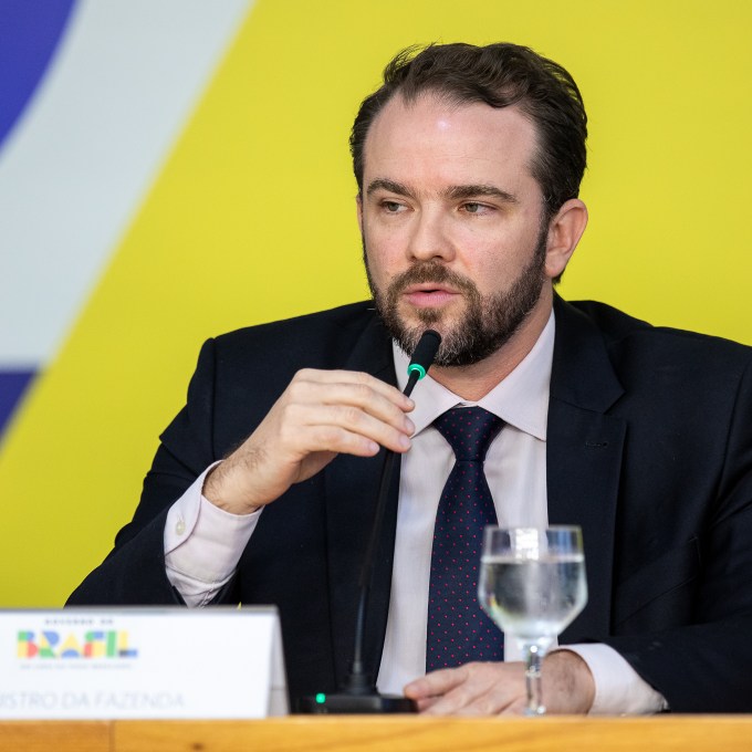 Em reação a tarifaço dos EUA, governo amplia ajuda a empresas e estuda retaliação, dizem ministros