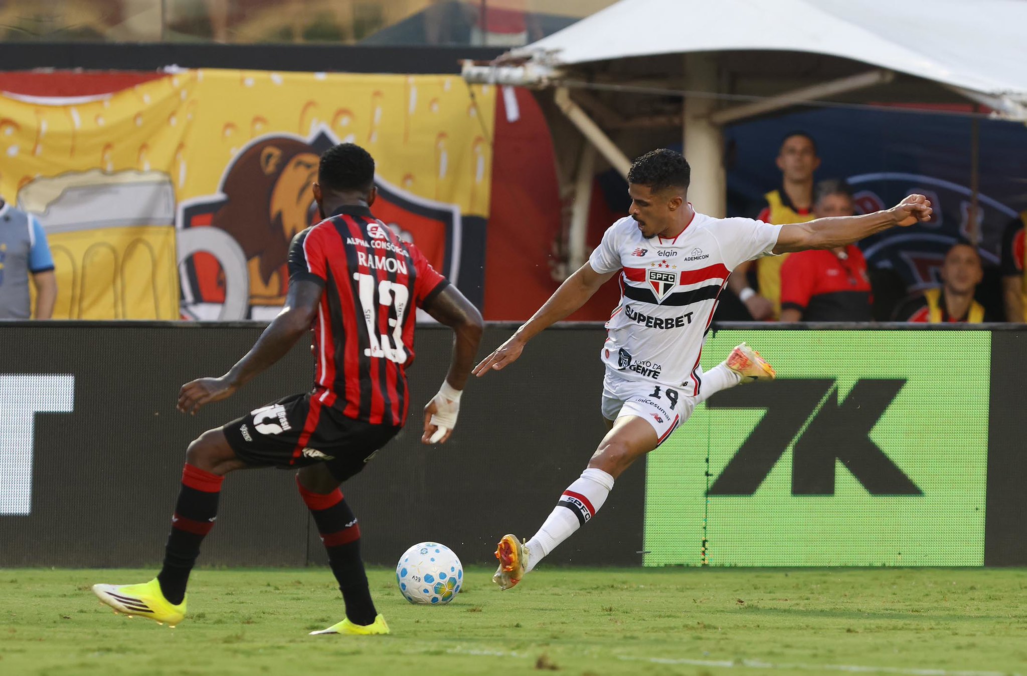 Gol perdido em Vitória x São Paulo agita a web: ‘Não dá para defender’