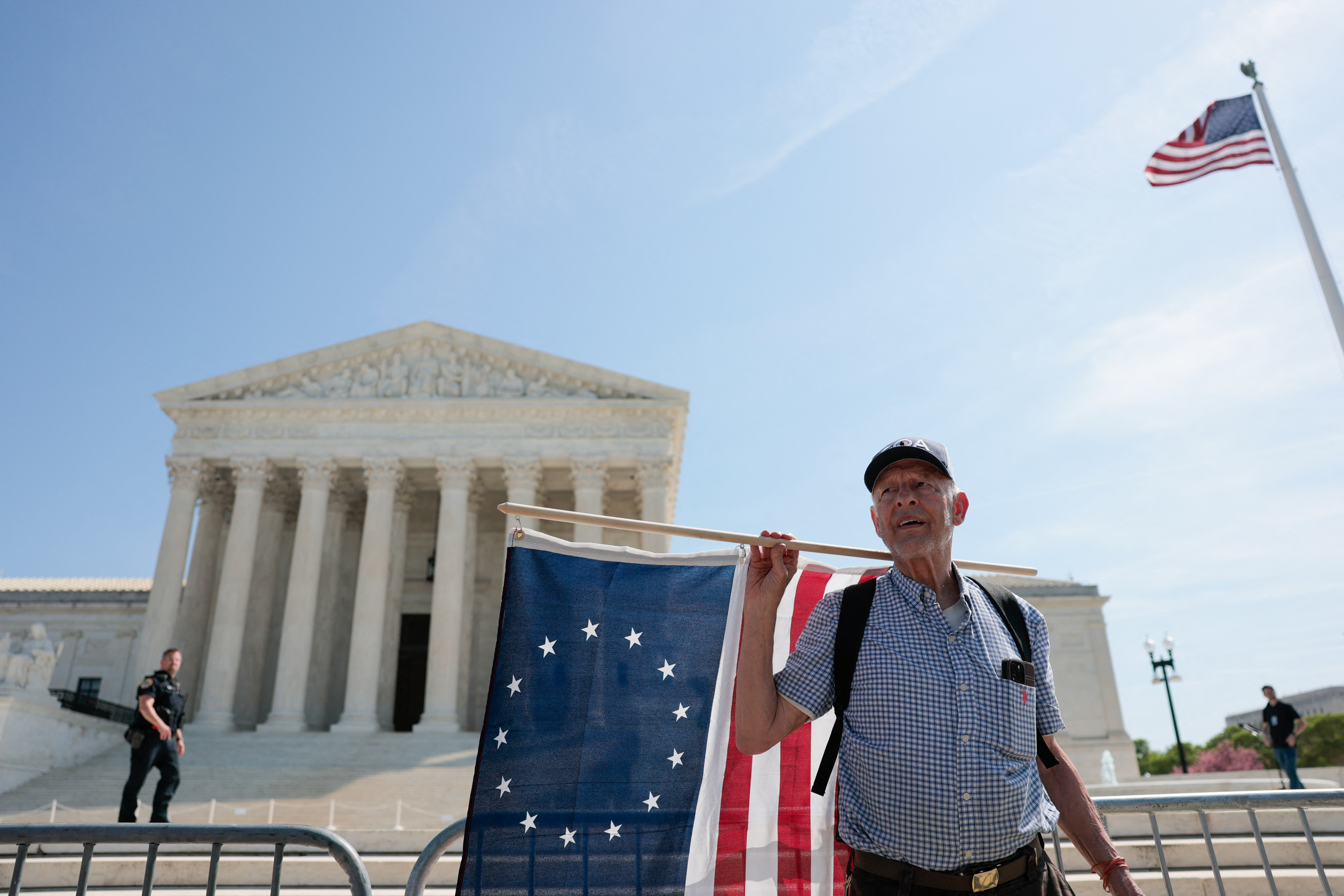 Suprema Corte dos EUA põe em dúvida decreto de Trump contra cidadania por nascimento