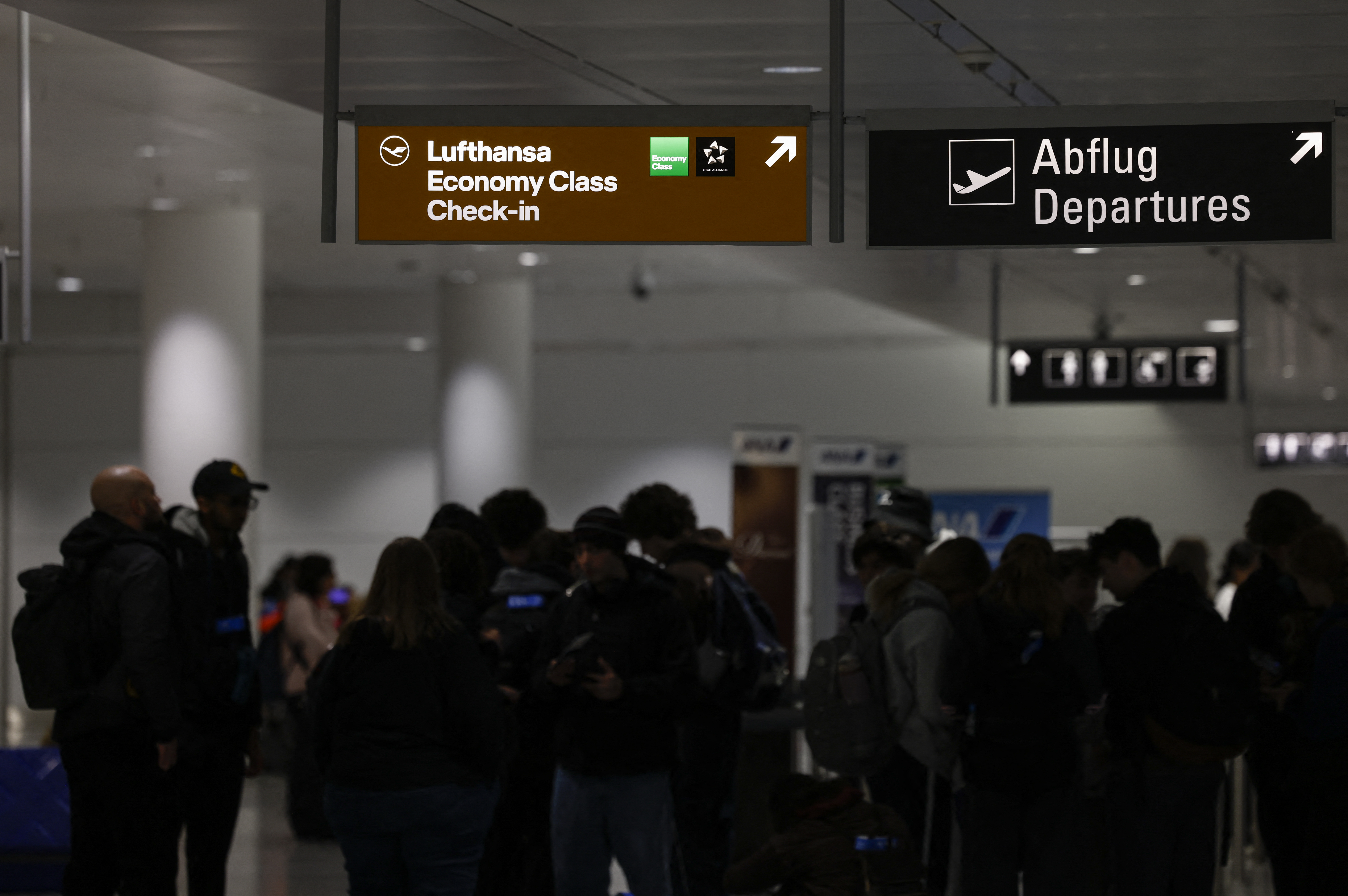Novo sistema de fronteiras da União Europeia provoca filas e atrasos em aeroportos