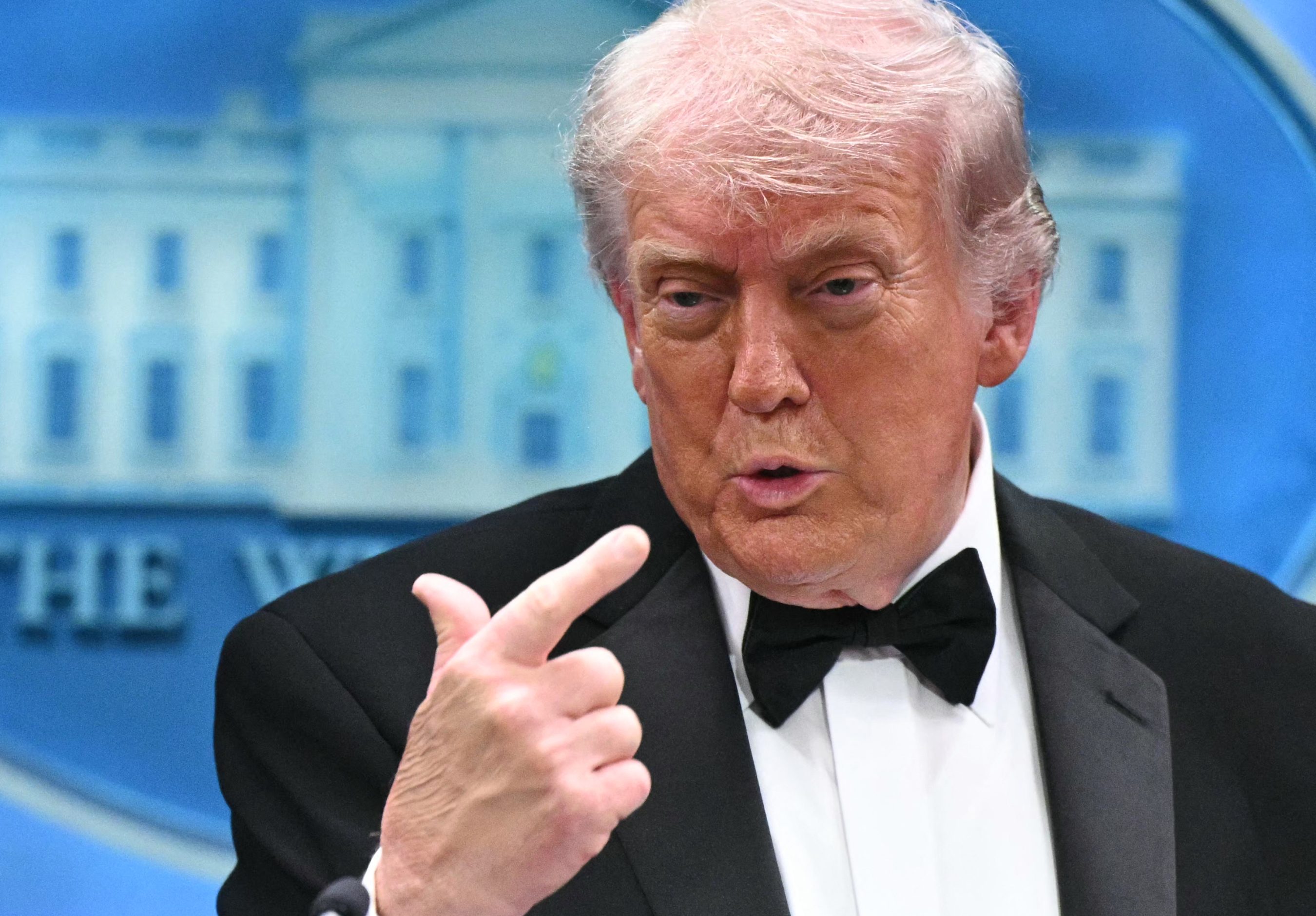 ‘Não sou pedófilo’: a irritação de Trump com pergunta sobre manifesto de atirador