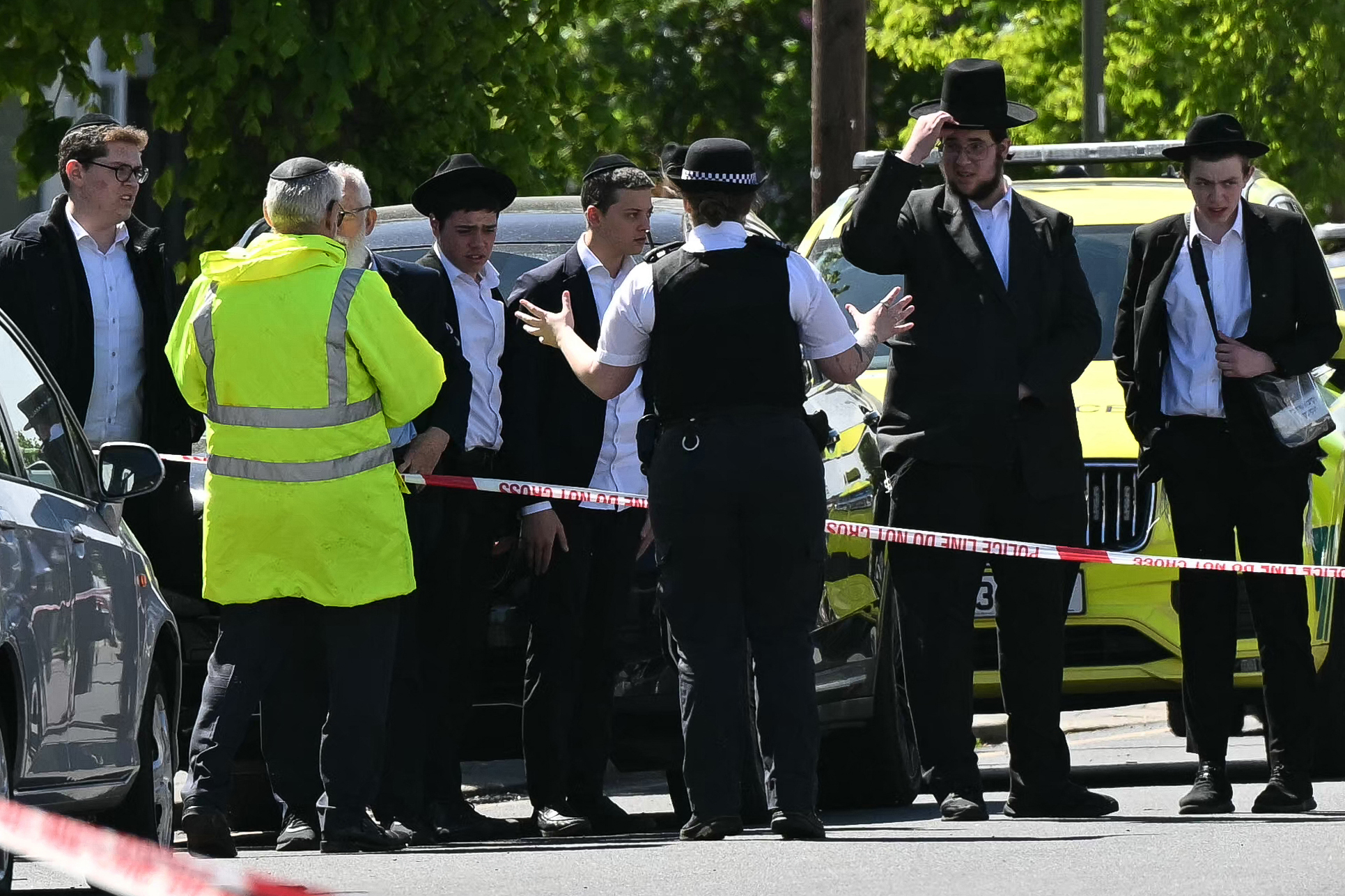 Homem é preso após ferir dois em ataque com faca em bairro judeu de Londres