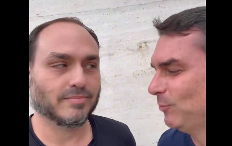Carlos Bolsonaro cutuca Zema e diz que Flávio ‘está mordendo a isca’