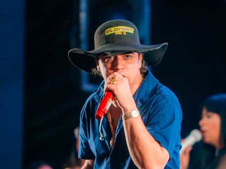 Cantor de brega, Natanzinho Lima recebe ameaças de fã durante show no Piauí