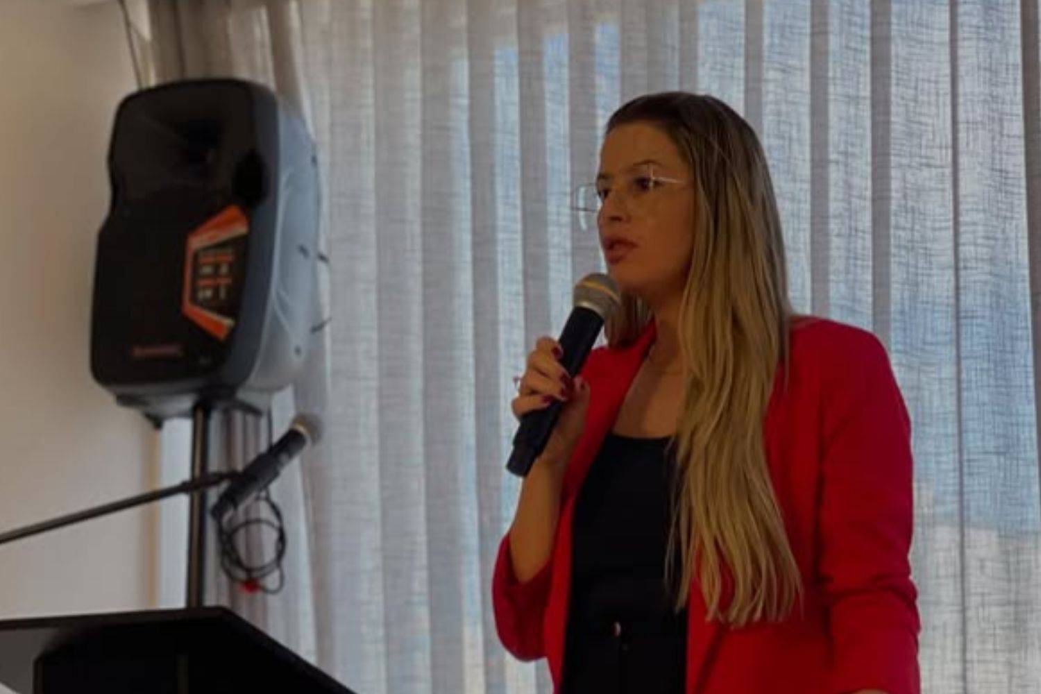 Advogada presa por delegado nega tê-lo difamado
