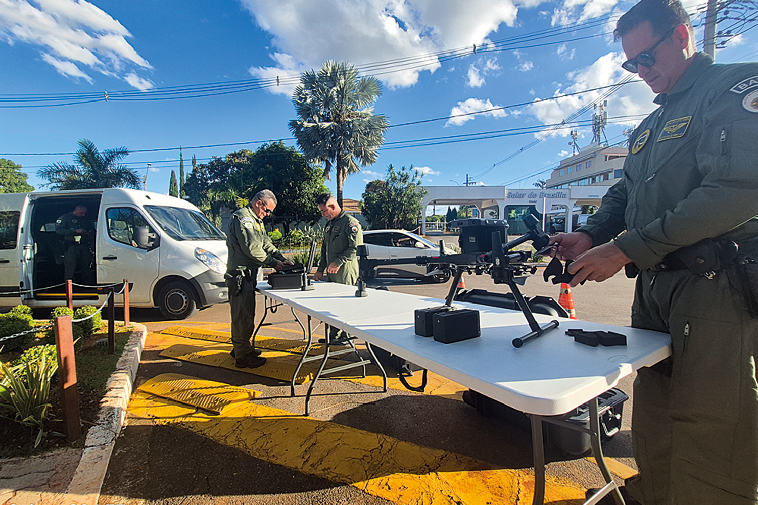 VIGIL&Acirc;NCIA - Policiais t&ecirc;m ordens para abater drones que se aproximarem num raio de 1 quil&ocirc;metro