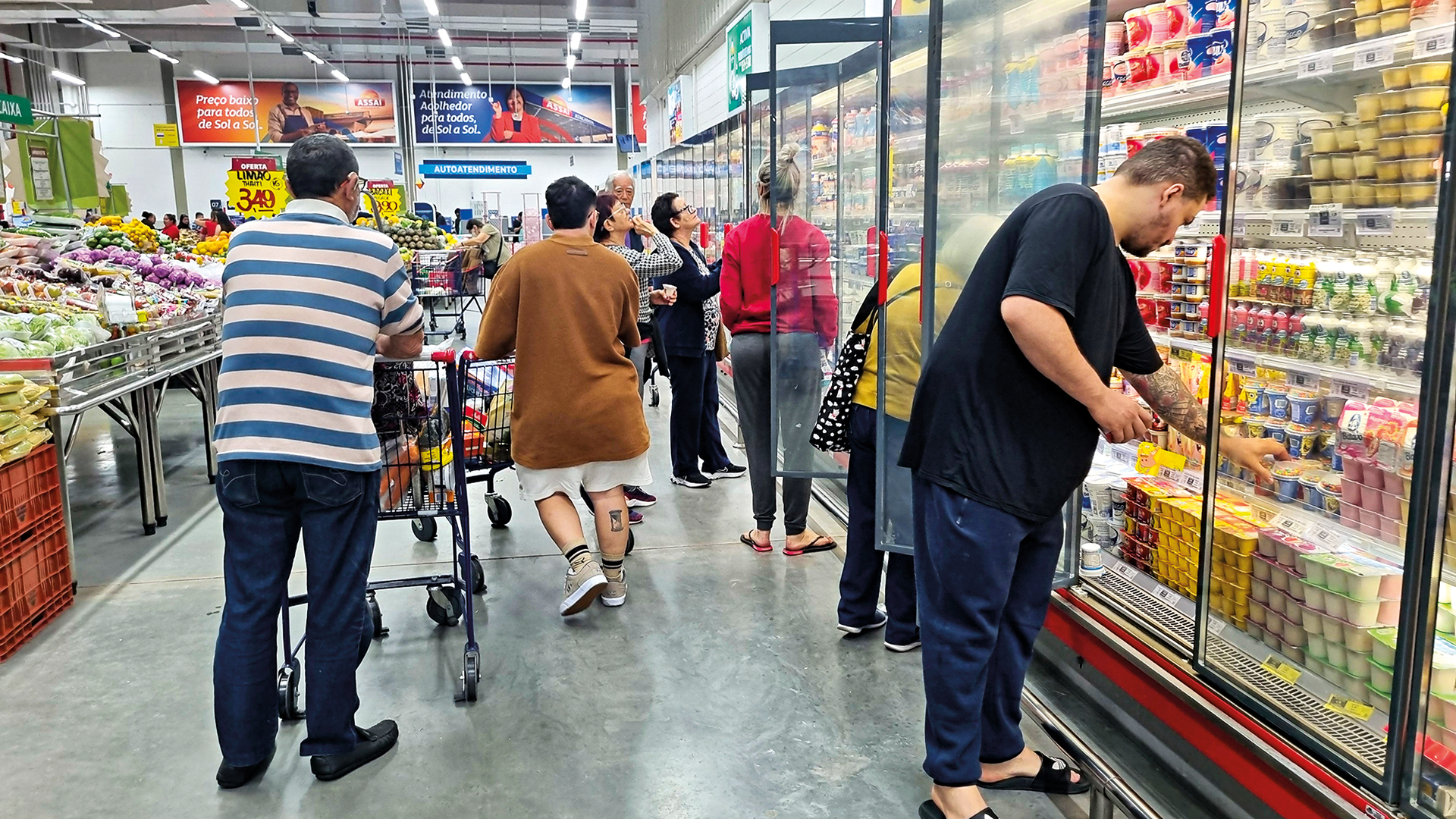 Supermercados vão à Justiça contra regra para abertura nos feriados