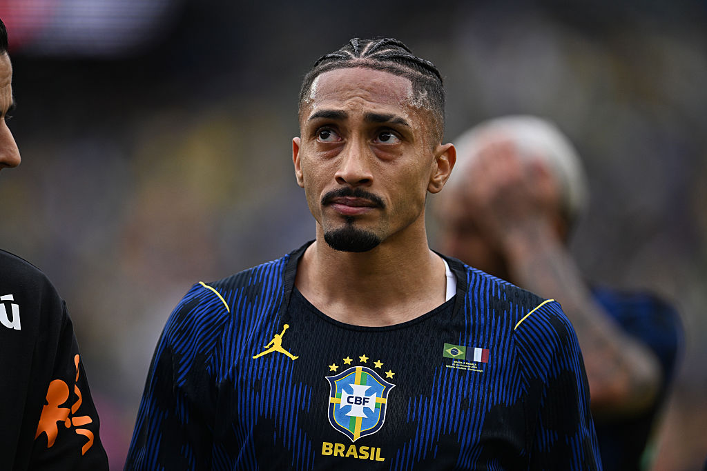 Presidente do Barcelona detona Fifa por lesão de Raphinha em amistoso da seleção brasileira