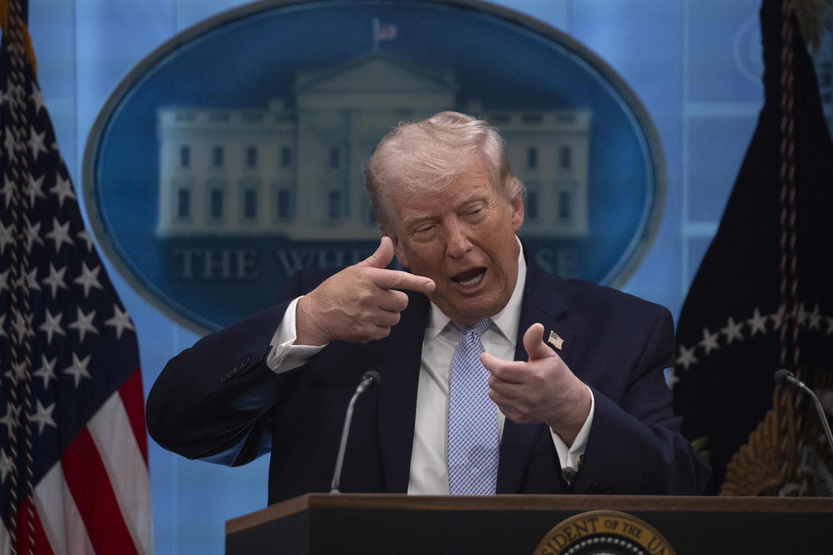 Pesquisa: 24% dos americanos creem que atentado contra Trump foi encenado