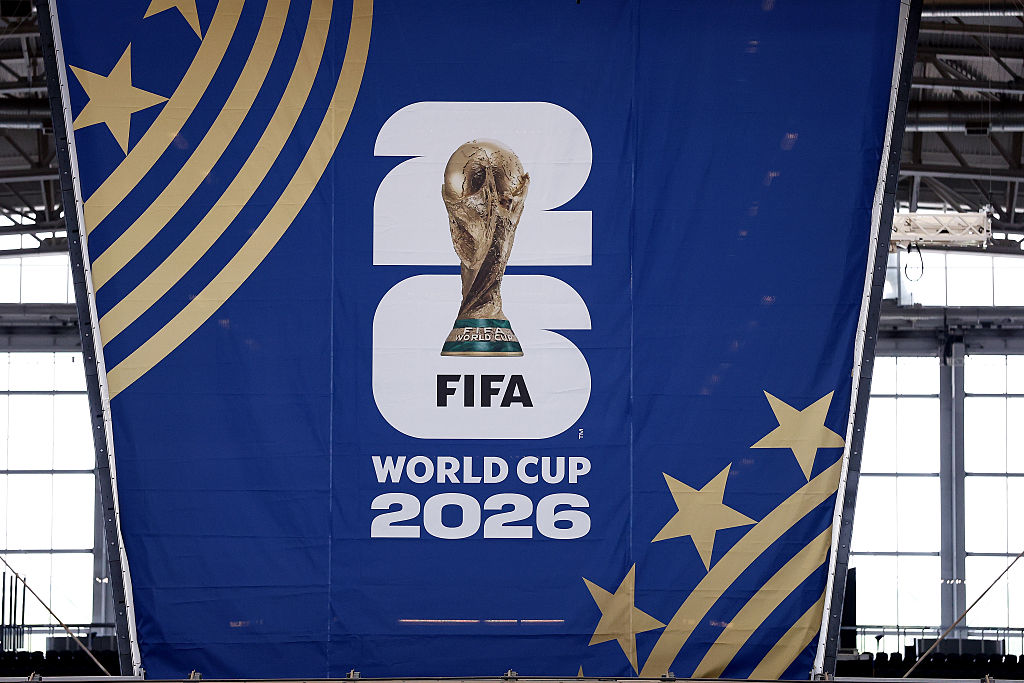 Foto de banner com logo oficial da Copa do Mundo de 2026.