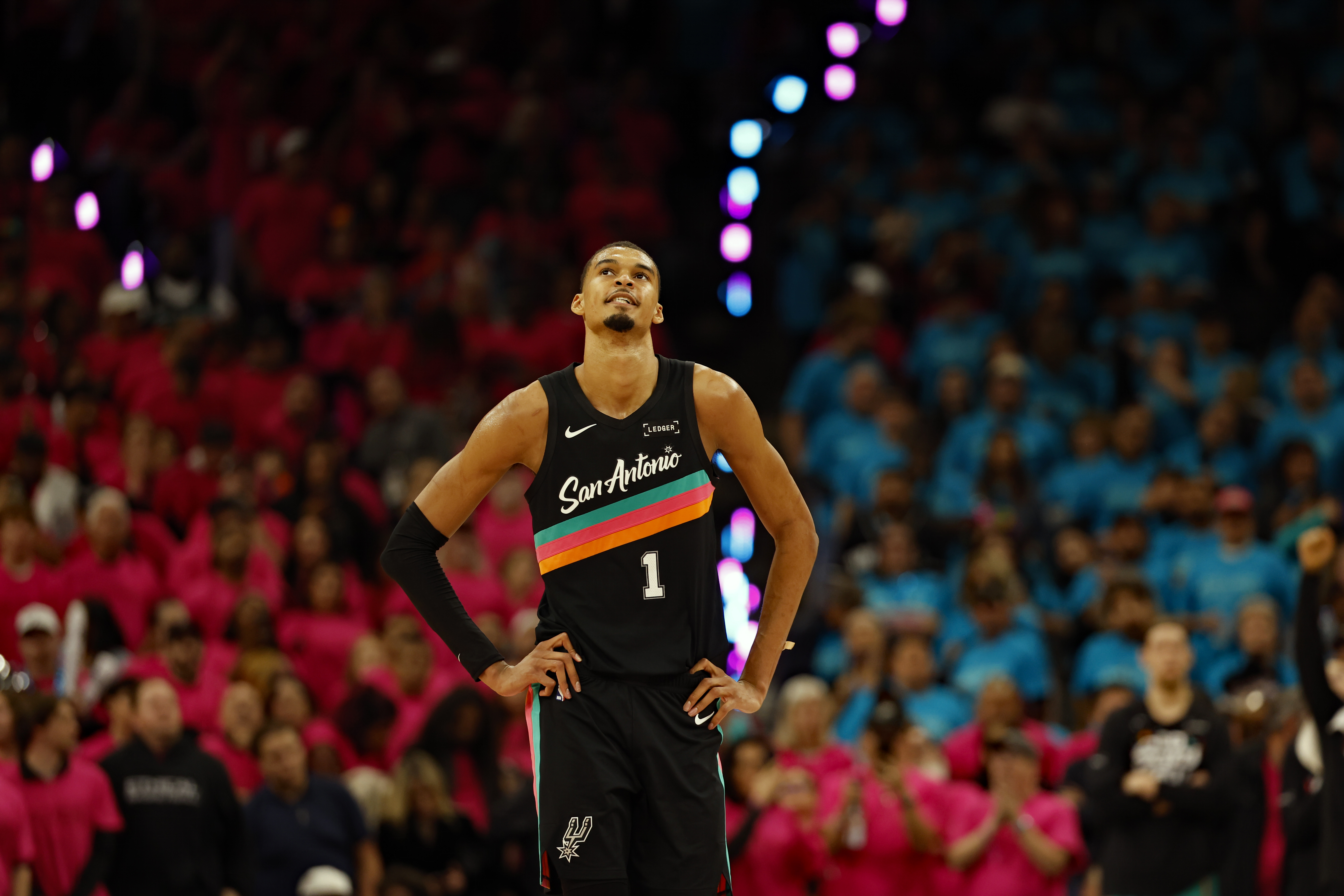 O feito de outro planeta do ‘alien’ Victor Wembanyana em premiação da NBA