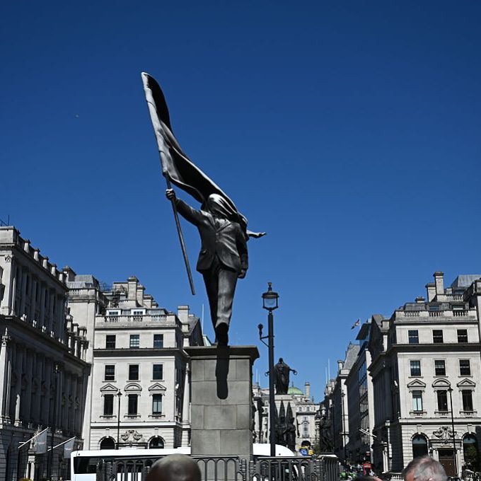 A decisão das autoridades de Londres sobre estátua de Banksy instalada na calada da noite