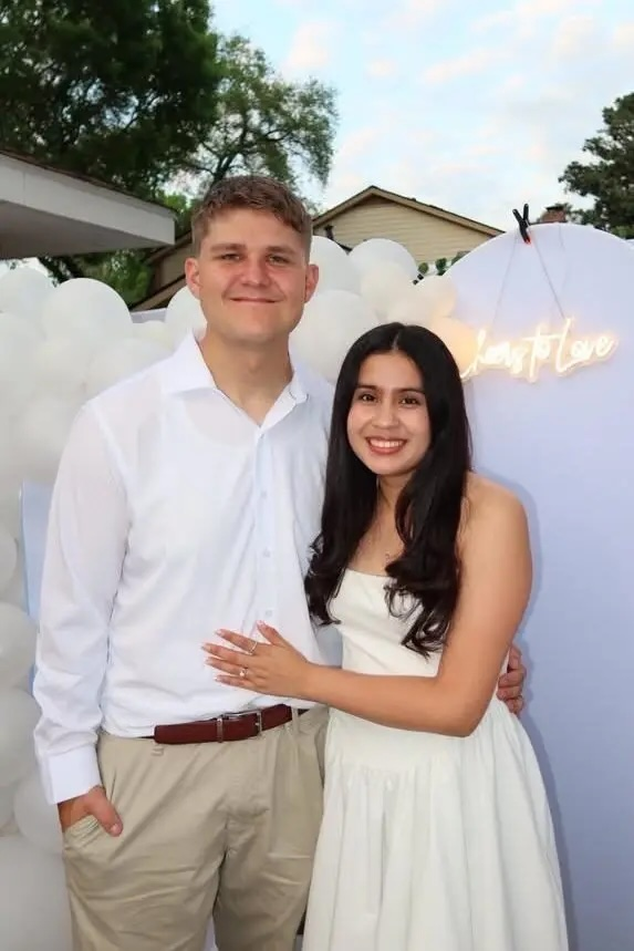 Esposa de soldado americano é detida pelo ICE em base militar, antes de ser libertada